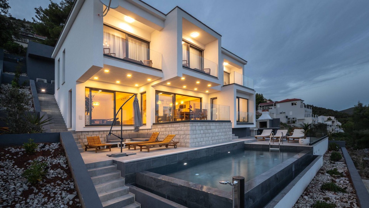 Prizba House | WHITE HOUSE