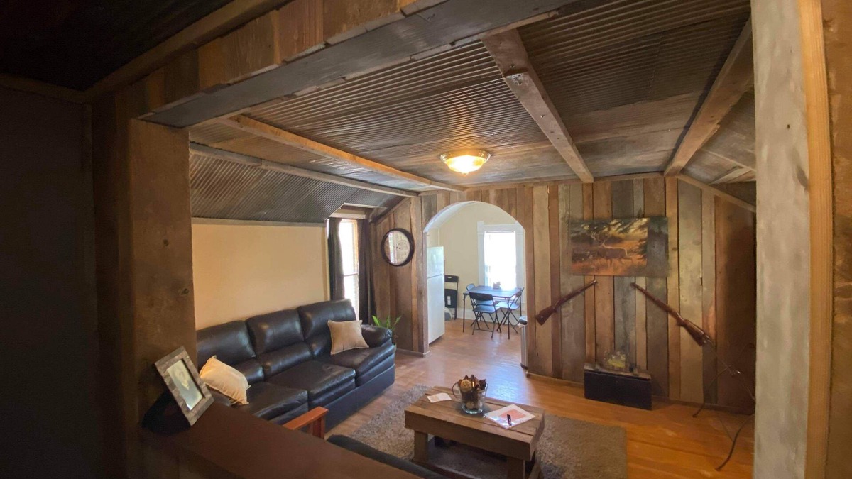 Brookfield Apartment | White House Lodge-Cabin Loft Studio