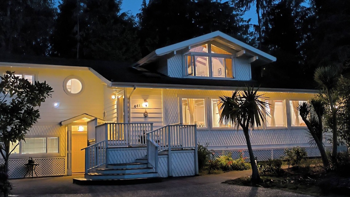 Tofino Villa | White House Tofino-Downtown Villa