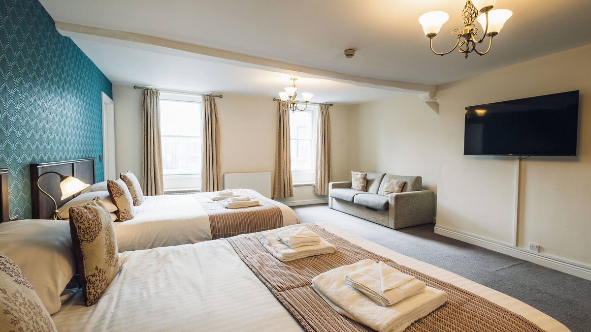Bala Hotel | White Lion Royal Hotel