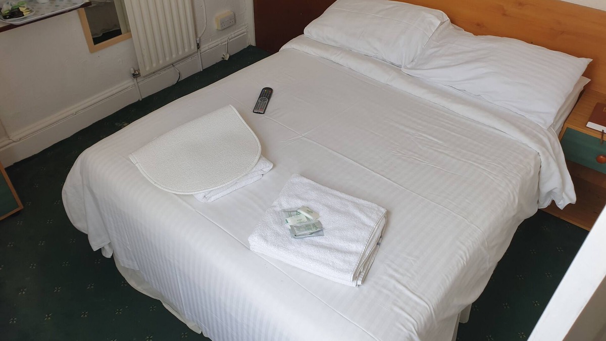 South Shore Cabin | White lodge inn ( By the Pleasure Beach at the seaside south shore)