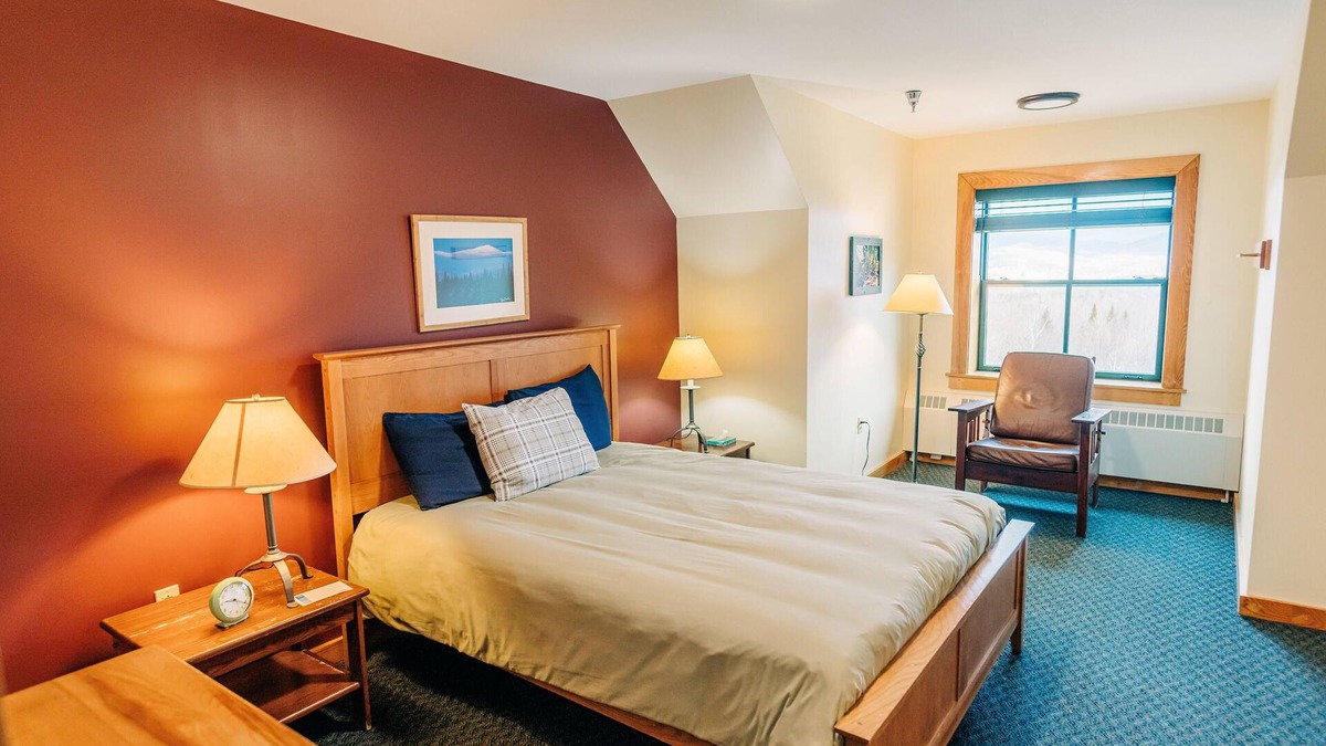 Bretton Woods Hotel | White Mountains Basecamp, Gear Library, Breakfast, Onsite Trailhead, Shared Bath