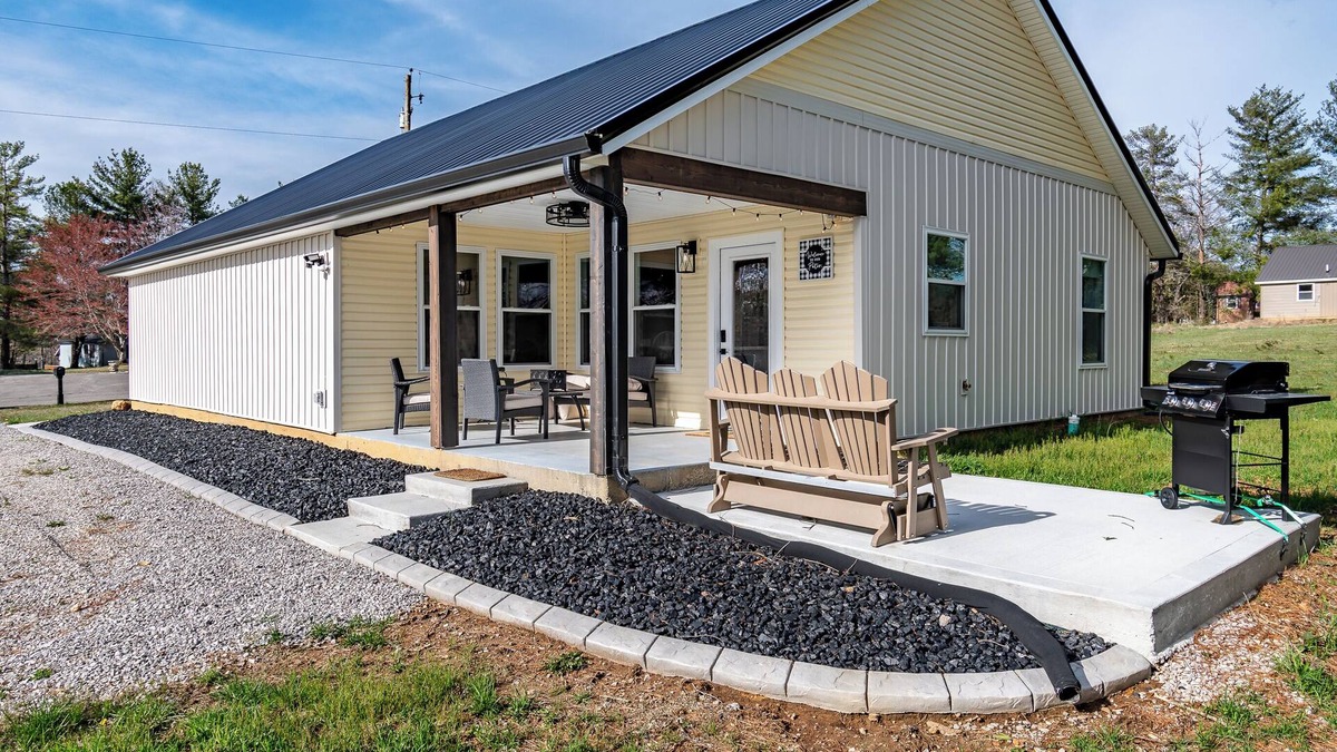 Sloans Valley House | White Oak Cottage - Resort Pool, Boat Slip