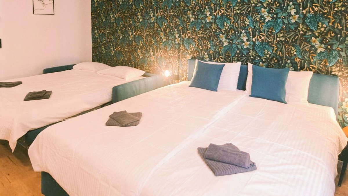 Favoriten Apartment | White Orchid 2 Min to Metro U1 + Free Parking
