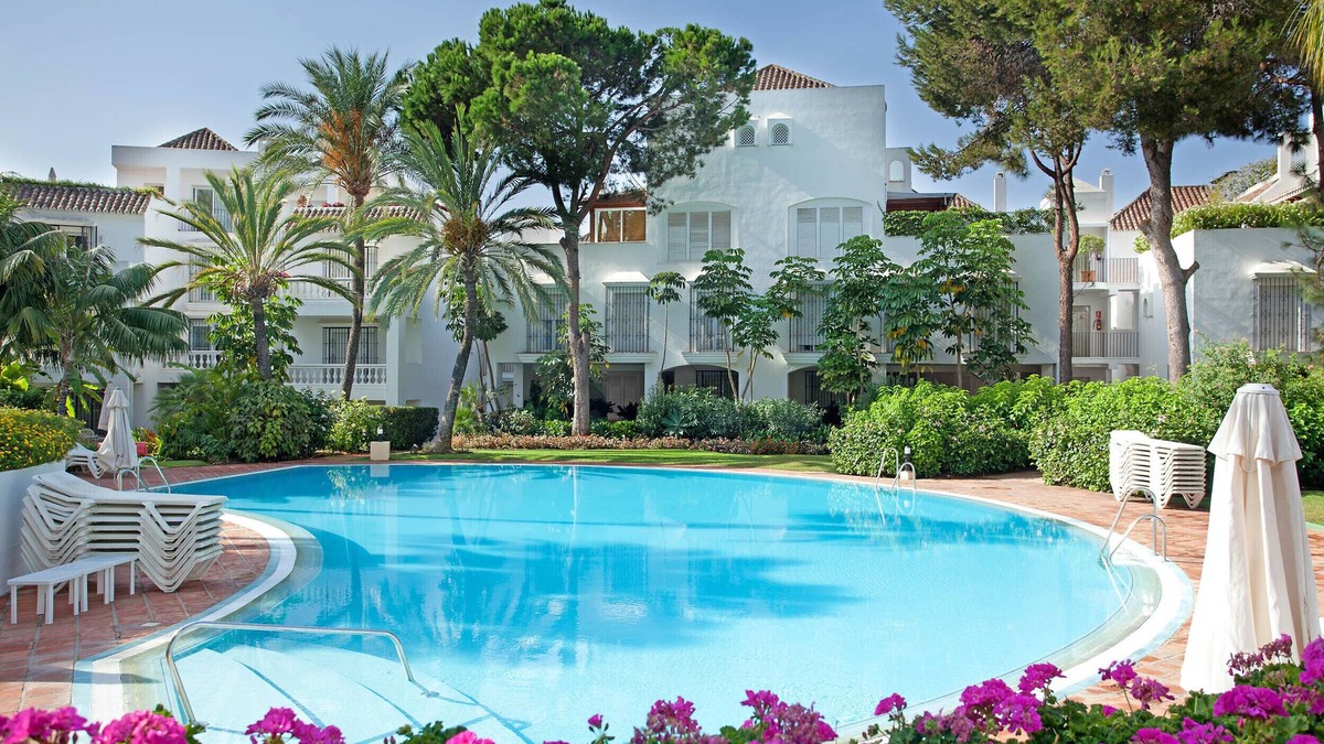 Nikki Beach Apartment | White Pearl beach J4, ground floor apartment next to Elviria beach