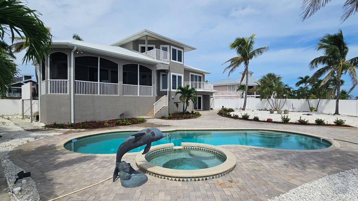 Bradenton Beach House | White Pelican House: Waterfront Home w/Private Dock