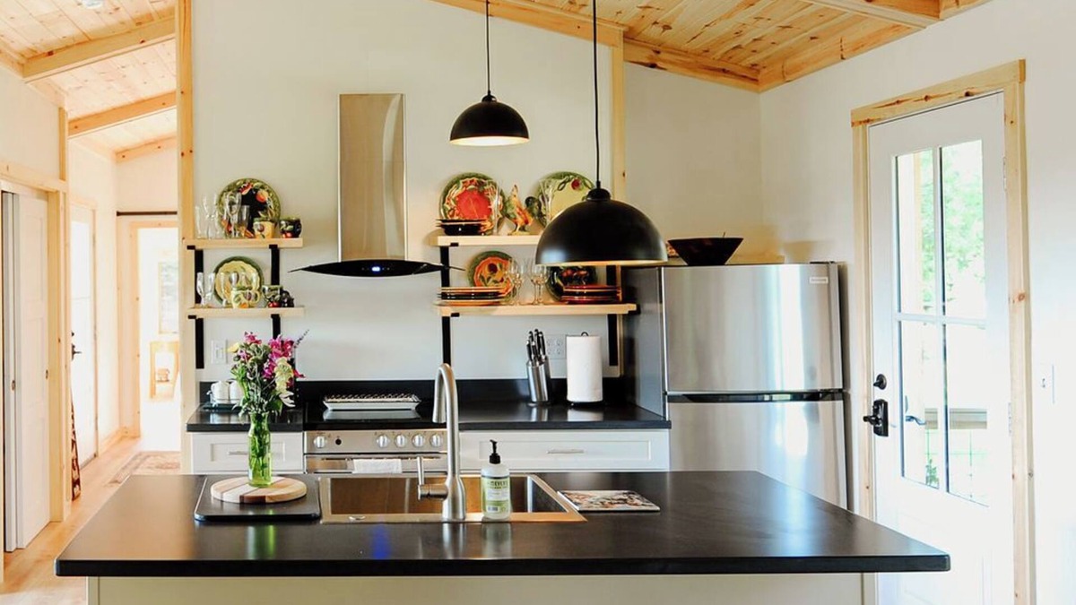 Leland House | White Pine Cottage- Private, Newly Built 2 miles from Leland 1