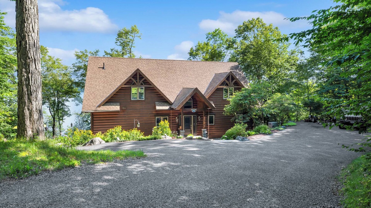 Seguin House | White Pines Lake Joseph Muskoka