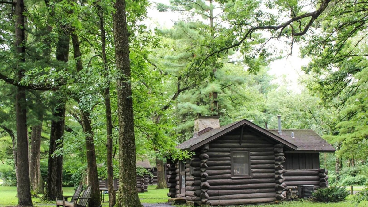 Mount Morris Hotel | White Pines Lodge