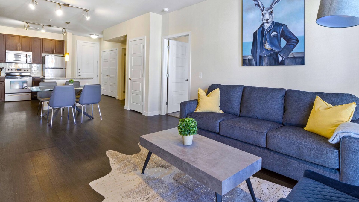 Fort Worth Cultural District House | White Rabbit | King Bed | Queen Bed | Balcony