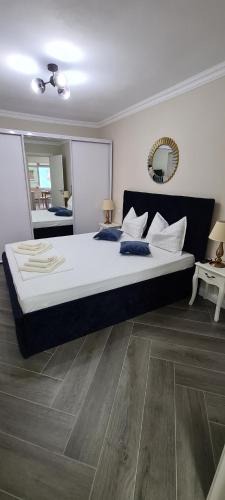 Curtea De Arges Apartment | White rezidence