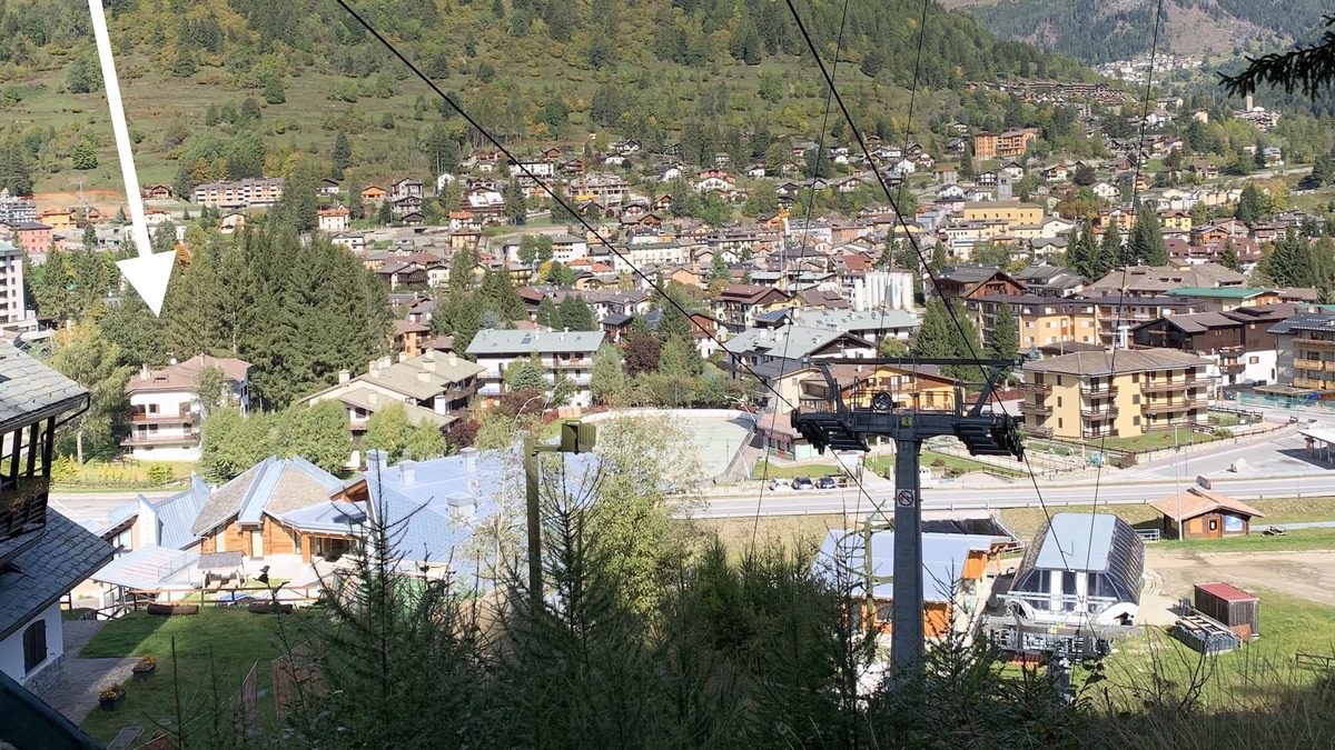 Ponte di Legno Apartment | White Rock apartment