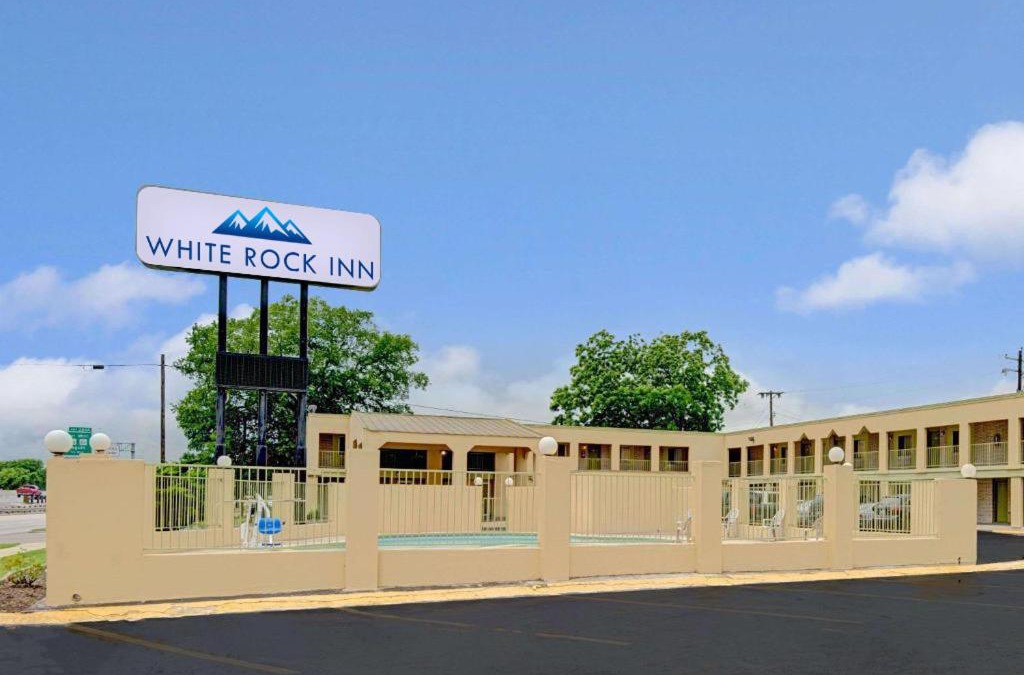 Rio Vista Hotel | White Rock Inn