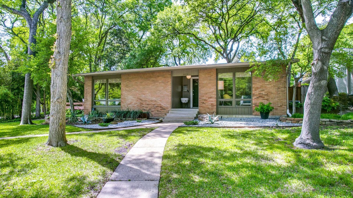 Lochwood House | White Rock Lake & Arboretum Mid-Century Stunner