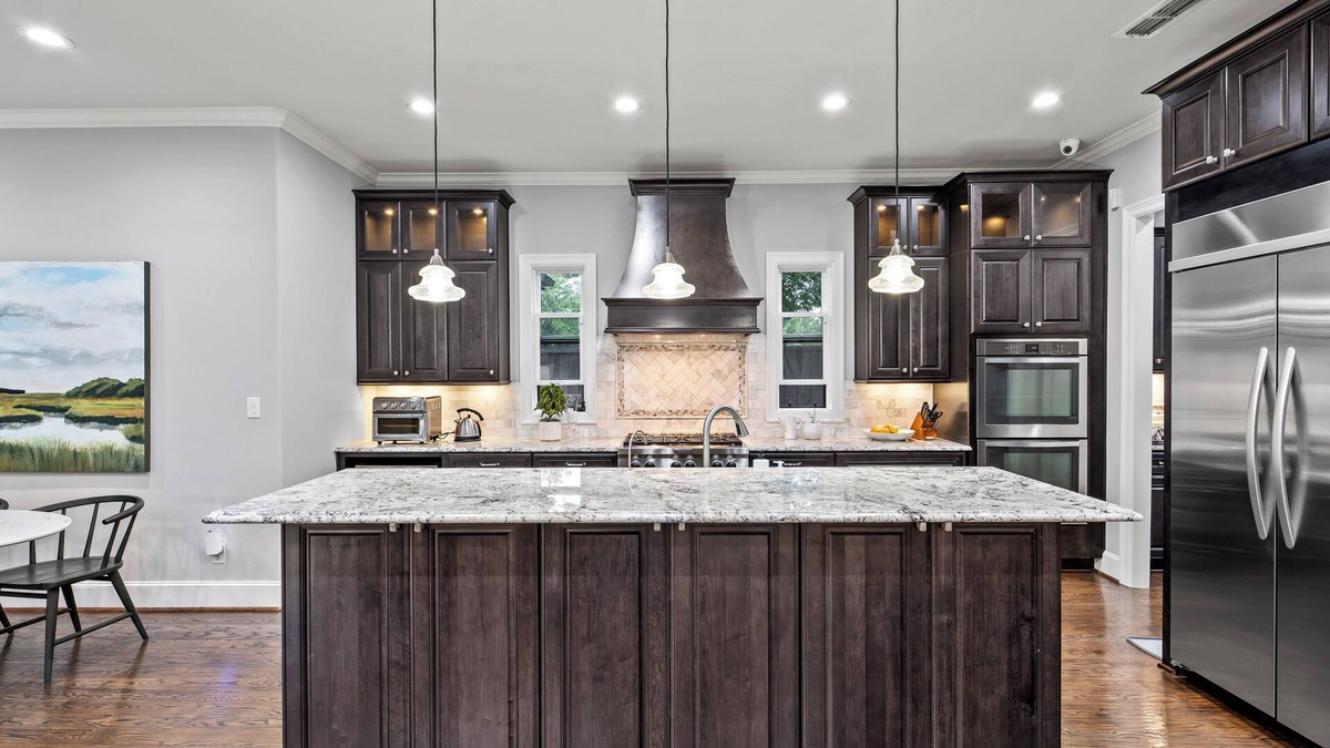 Lake Highlands House | White Rock Valley: Luxe 5-Bedroom Hideaway