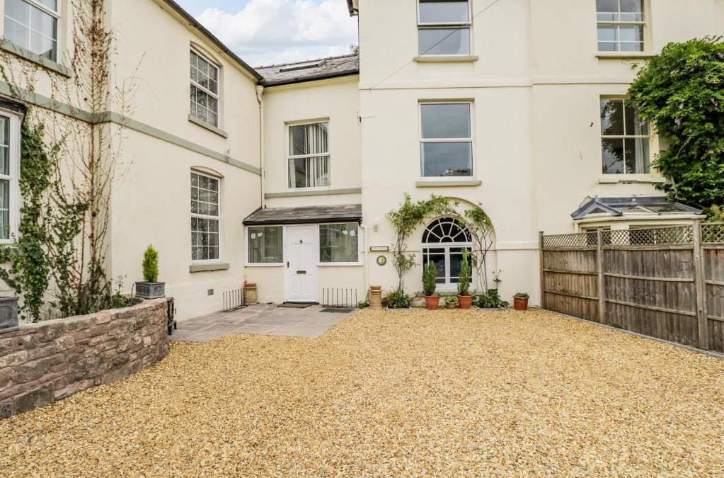 Whitchurch House | White Roses