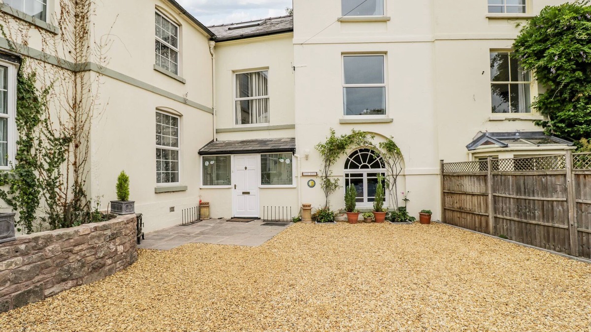 Whitchurch Cottage | WHITE ROSES, pet friendly, character holiday cottage in Monmouth