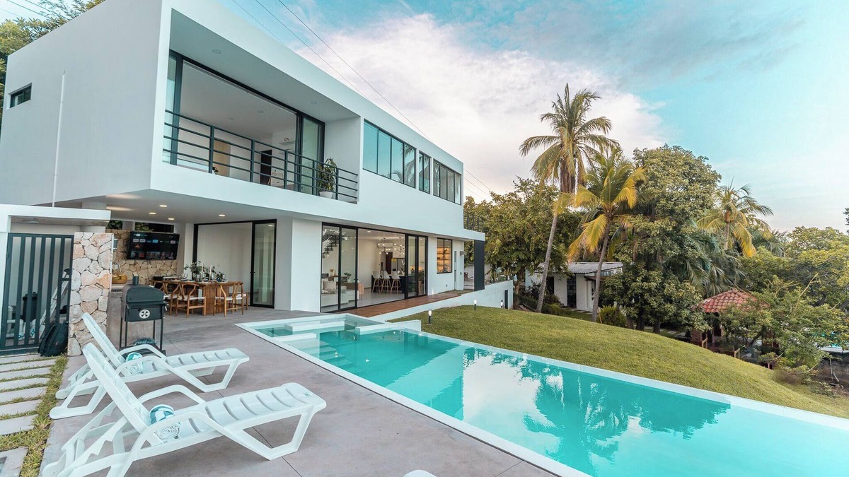 Xanadu Villa | White Swan Beach House w/Ocean Views & Private Beach