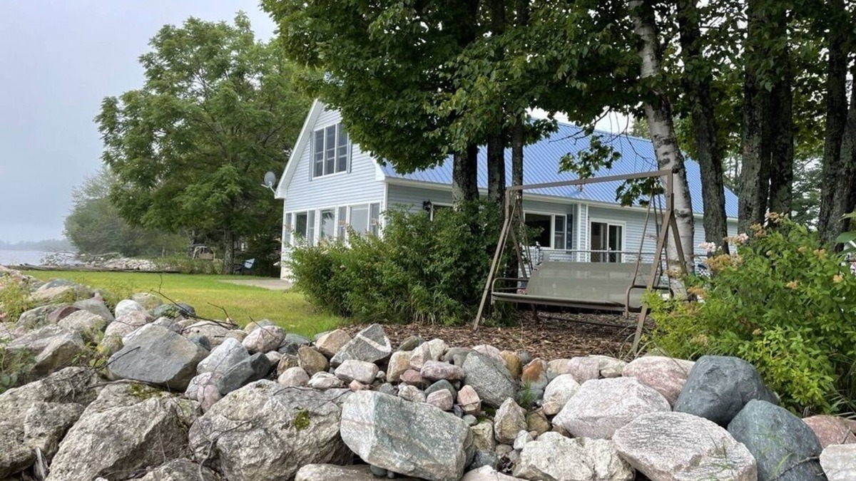 Paradise House | Whitefish bayfront- beautiful inside and out