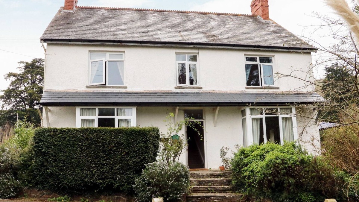 Bicknoller Cottage | WHITES MEADOW, pet friendly, character holiday cottage in Bicknoller