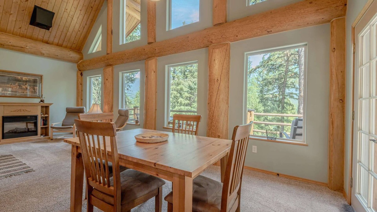 Eureka Cabin | Whitetail Cabin – Glen Lake Views | Pool Table