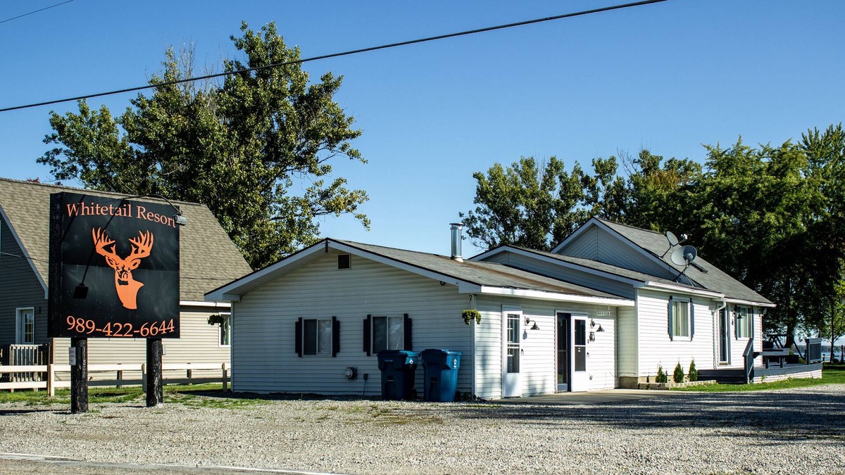 Moorestown Resort | Whitetail Family Resort (Bear Cabin)