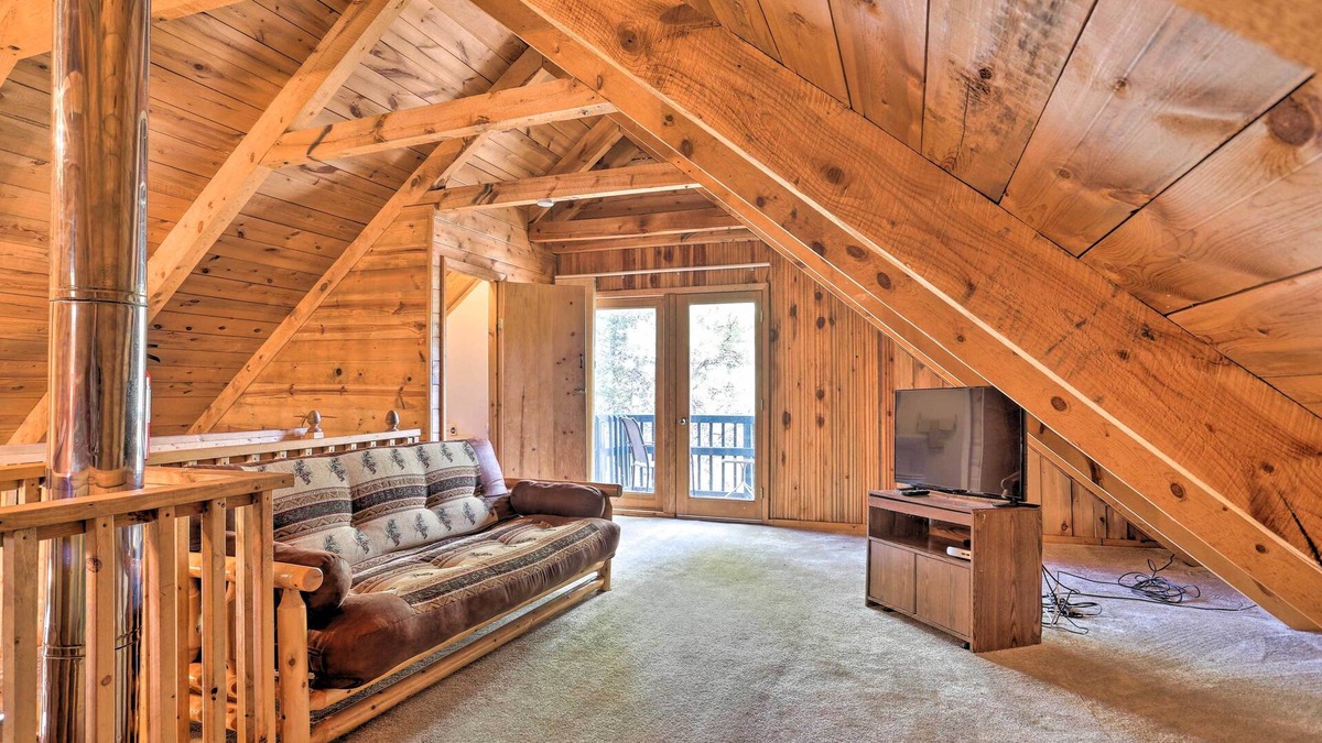 Deadwood Cabin | Whitewood Cabin: Deck, Gas Grill & Hot Tub!
