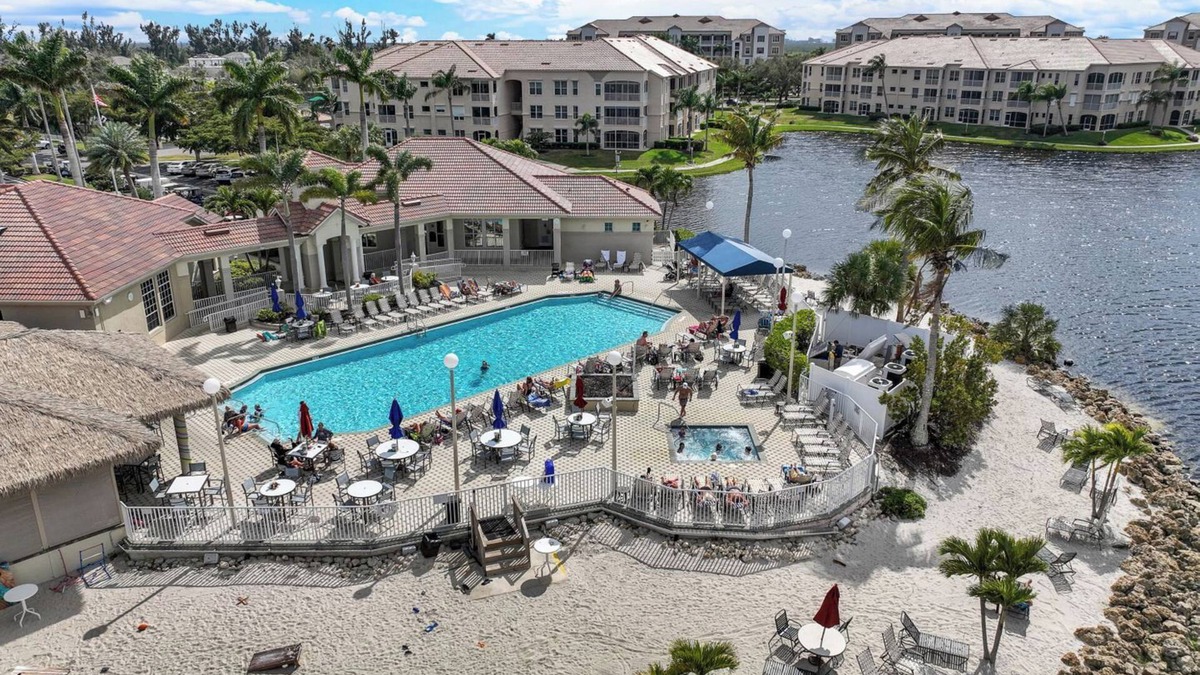 Tropical Cove Condo | Who's Your Caddy at Lexington CC Golf Village