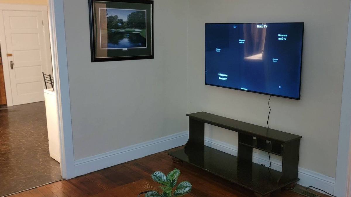 Buffalo Apartment | Whole 2-bedroom apartment in Buffalo with WiFi