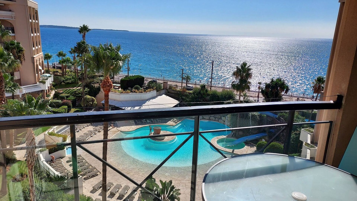 Cannes La Bocca Apartment | Whole apartment, 4 persons, 2 rooms, 3 beds, sea view and free parking