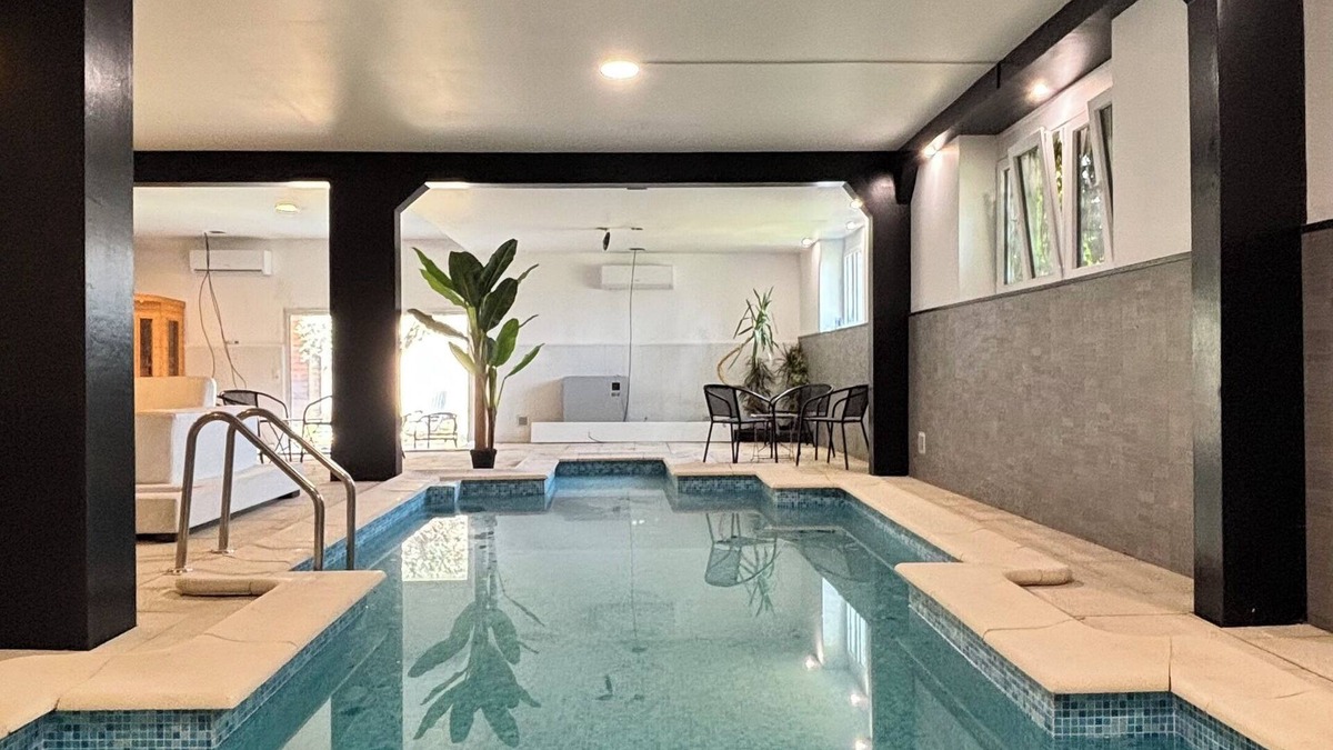 Montlucon House | Whole apartment LE VIVIANI - Indoor swimming pool and sauna