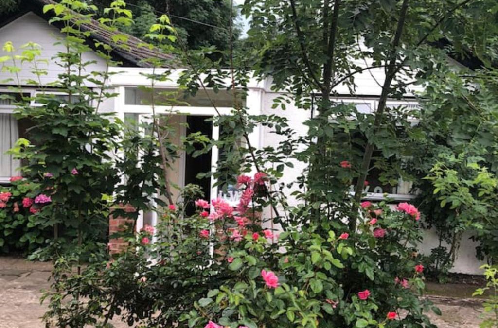 Cray Valley East House | Whole house cottage with parking and huge garden