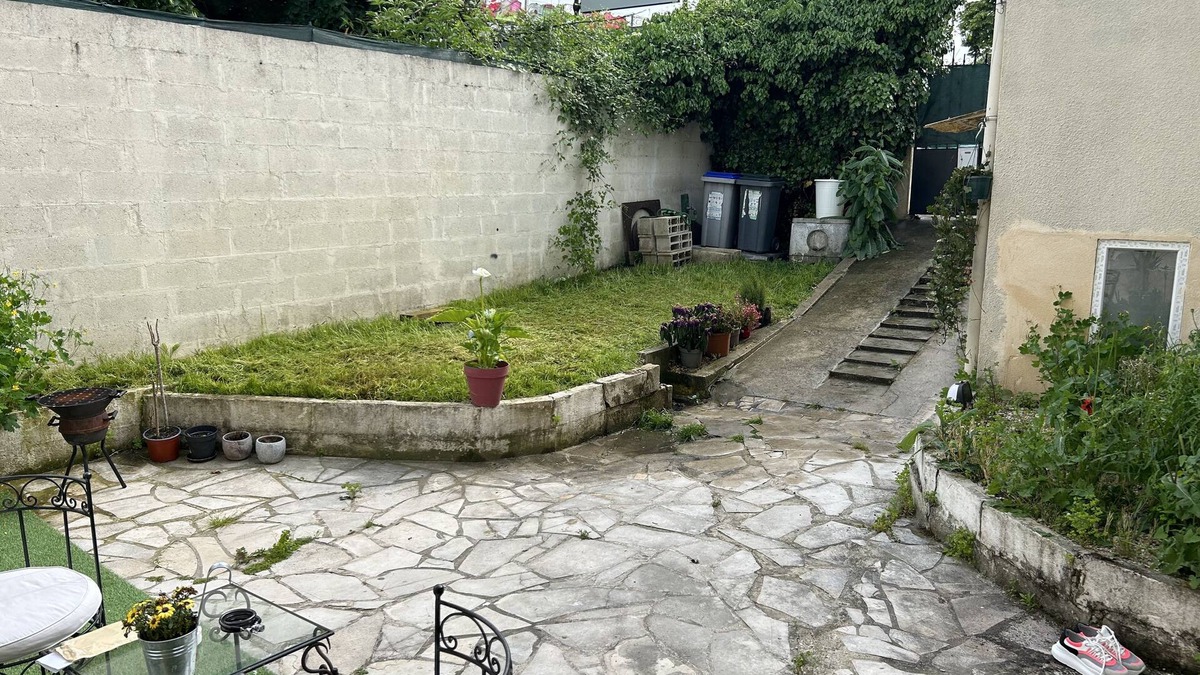 Joinville-le-Pont House | Whole house with garden