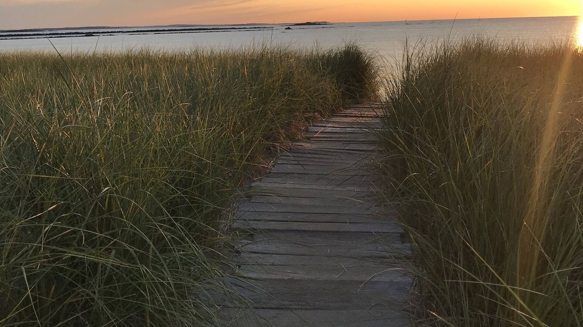 Biddeford Pool House | Why rent a Hotel when you can have a whole House!
