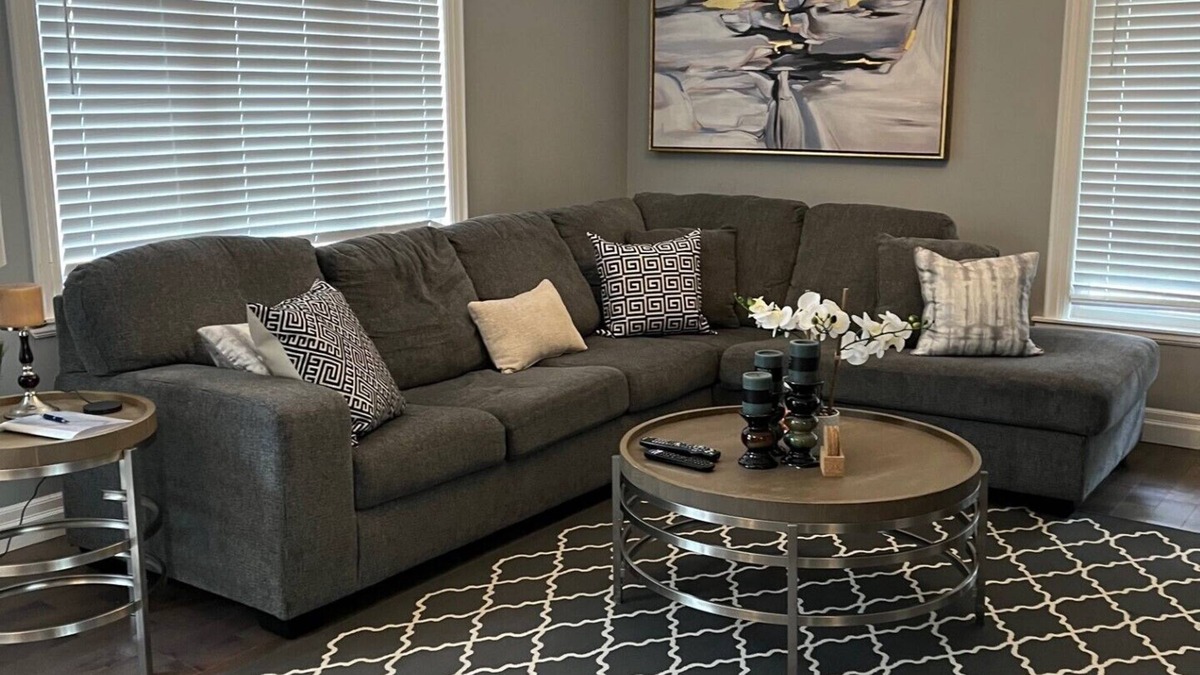 St. Catharines House | Why stay anywhere else!