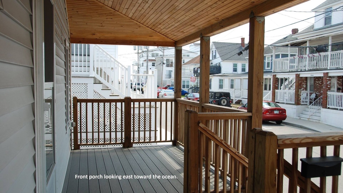 Hampton House | Wicked Large 4500 SQ FT House 1/2 a Block from the Ocean! Sleeps 32! Yup 32!