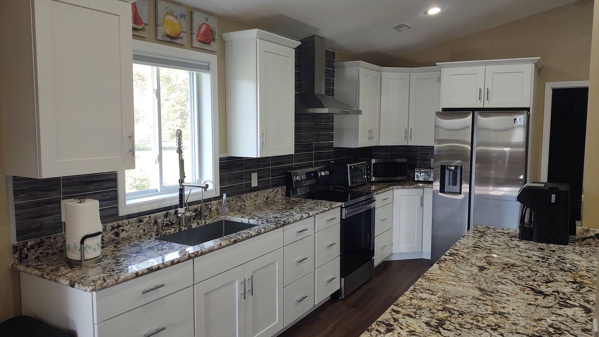 Sevierville House | WIDE OPEN! 4 BEDS $189 With MOUNTAIN VIEWS,PET FRIENDLY on 4 ACRES!