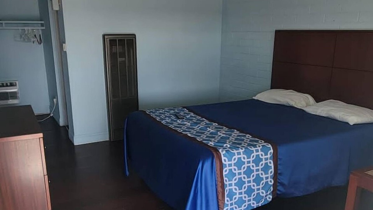 Hollister Hotel | Wiebe Motel