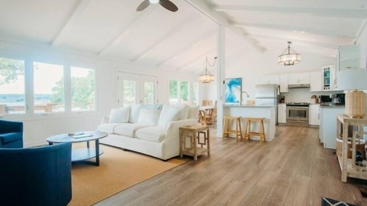 High Point House | Wifi, 2 kayaks. Fabulous point on quiet cove. Views from every room!