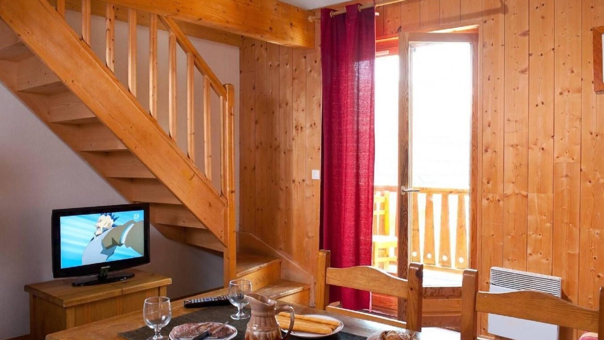 Saint-Sorlin-d'Arves Apartment | Wifi, 200m from ski slopes, fitness, swimming pool, terrace, balcony, parking, 50-60m²