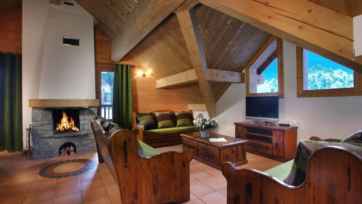 Oz Apartment | Wifi, 50m from ski slopes, fitness, swimming pool, sauna, hammam, balcony, fireplace or stove, tv