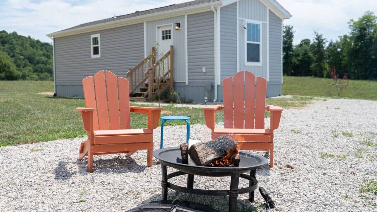 Hazel Green Apartment | WiFi, Firepit, Fishing Pond - FarmView