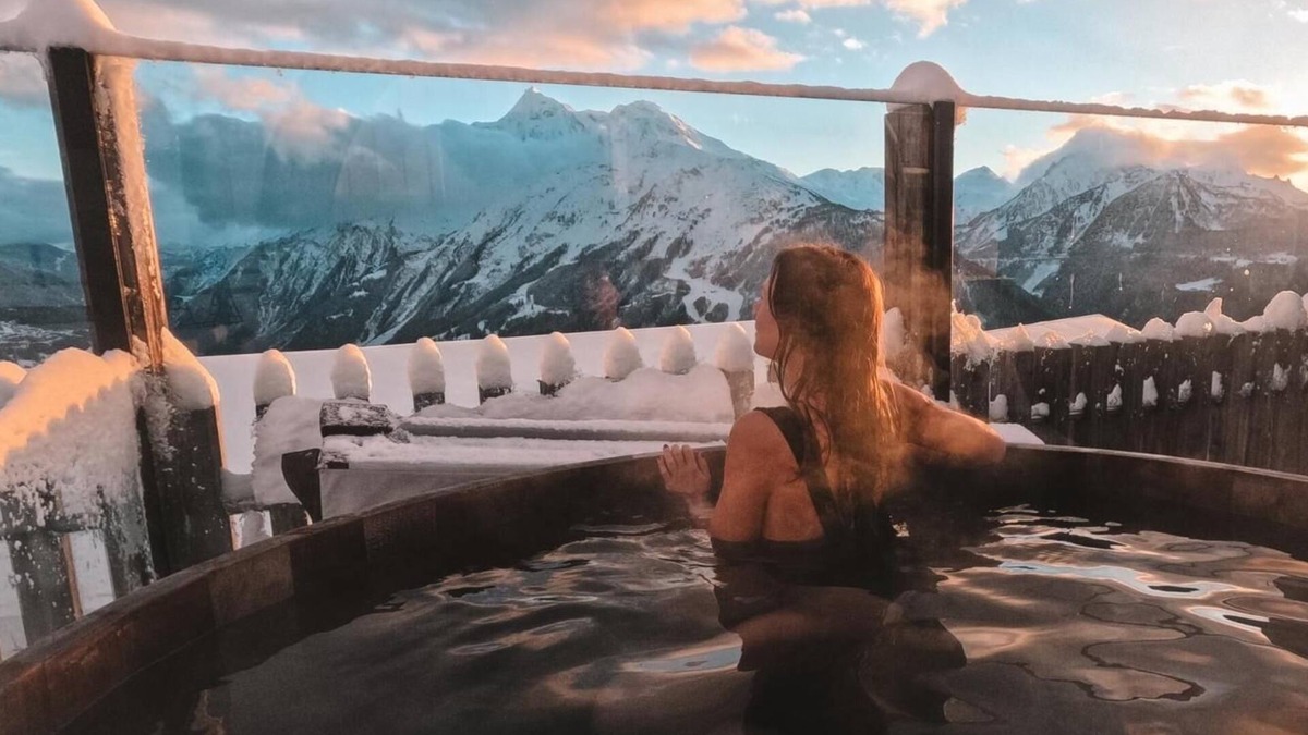 Les Eucherts Apartment | Wifi, ski-in/ski-out & foot of the slopes, swimming pool, sauna, hammam, balcony, fireplace or stove
