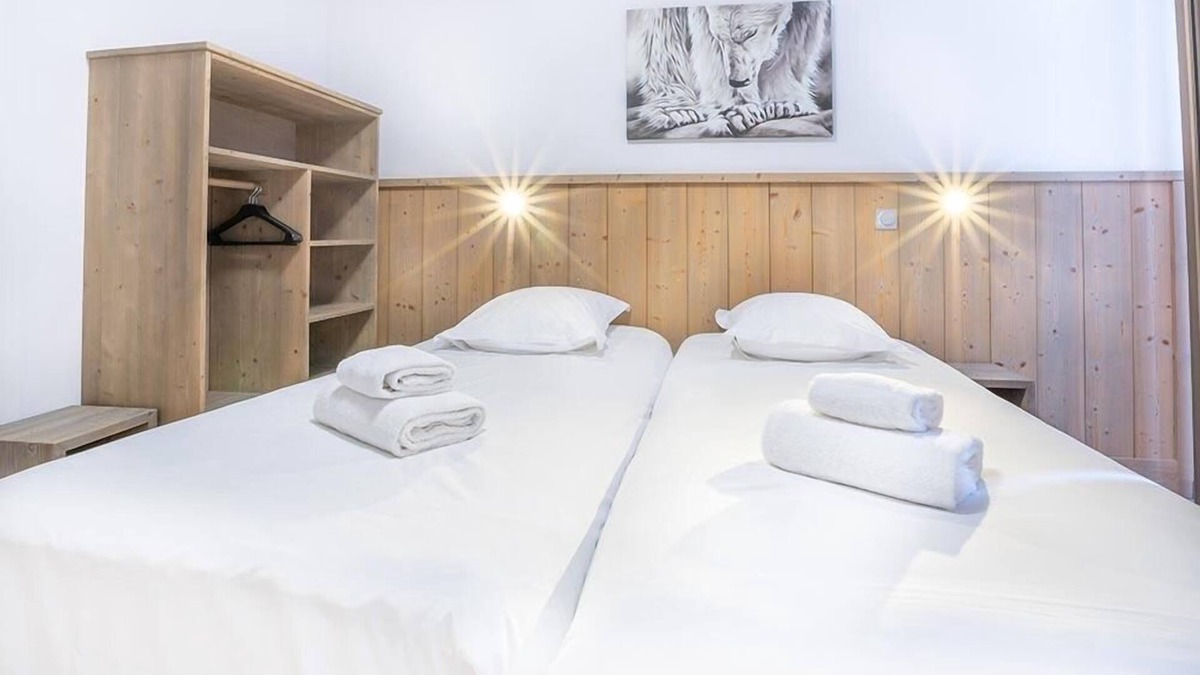 La Rosiere Apartment | Wifi, ski-in/ski-out & foot of the slopes, 3rd floor, view mountain, swimming pool, sauna, hammam