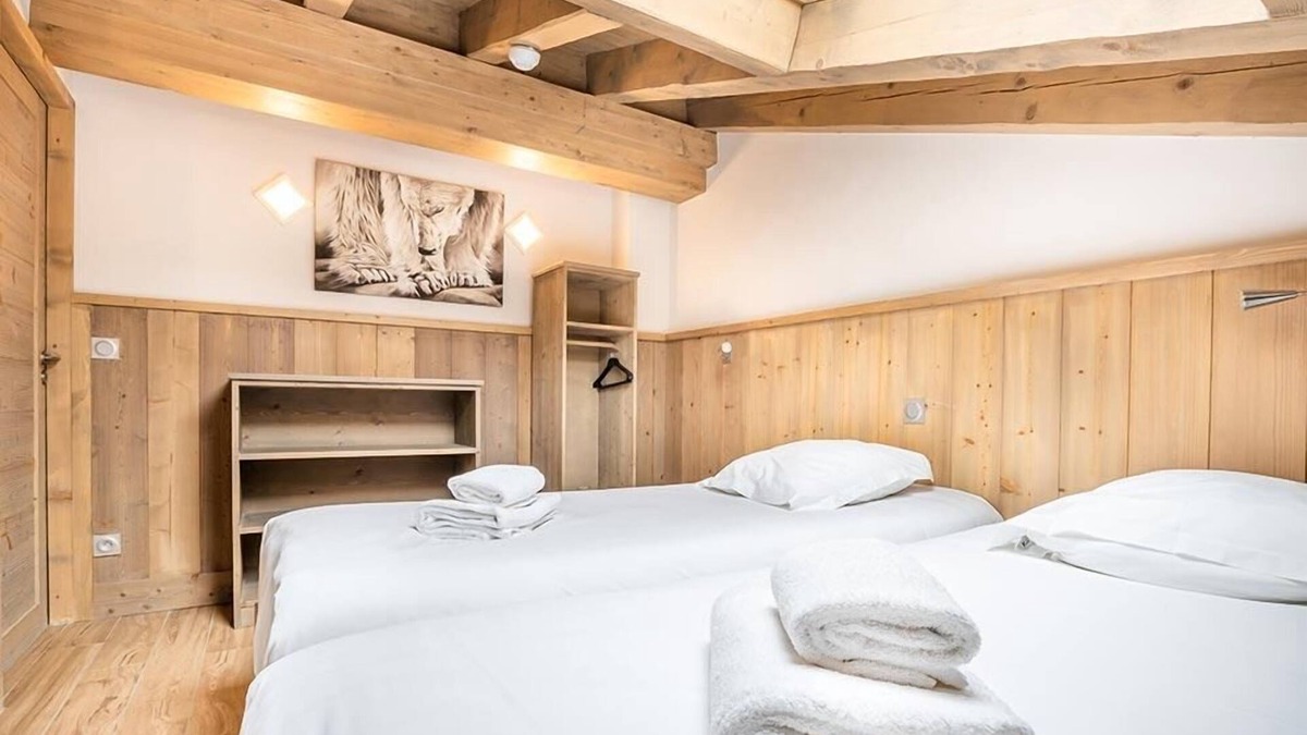 La Rosiere Apartment | Wifi, ski-in/ski-out & foot of the slopes, 4th floor, view ski slopes, swimming pool, sauna, hammam