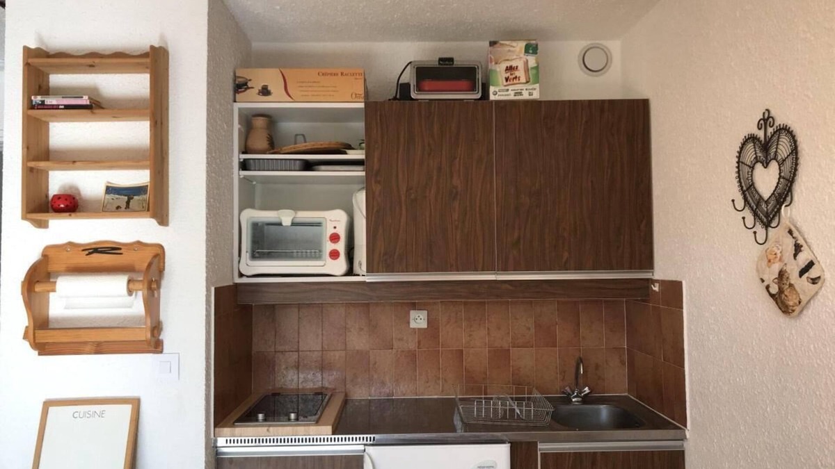 Correncon-en-Vercors Apartment | Wifi, ski-in/ski-out & foot of the slopes, 4th floor, balcony, tv, 32m², Villard de Lans