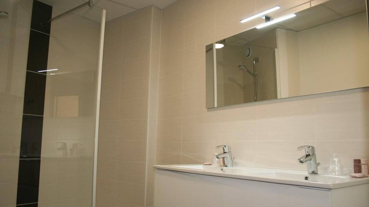 Pralognan-la-Vanoise Hotel | Wifi, ski-in/ski-out & foot of the slopes, tv, 30m², Pralognan-la-Vanoise