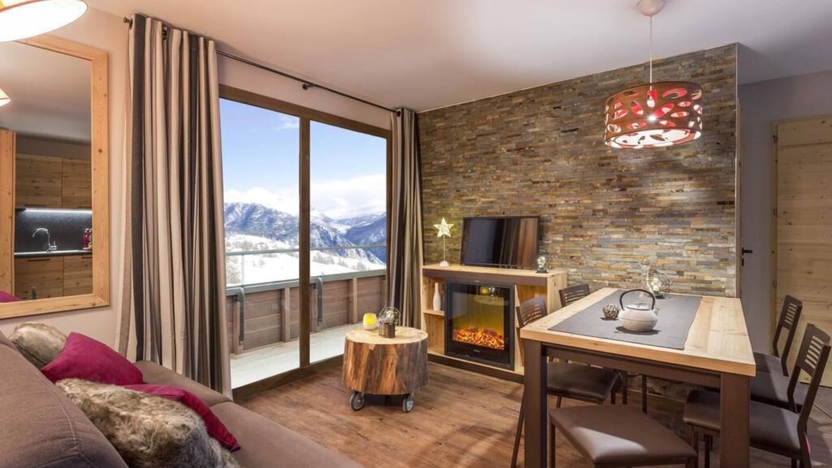 Les Boisses Apartment | Wifi, ski-in/ski-out & foot of the slopes, fitness, swimming pool, balcony, tv, ski locker, 41-48m²