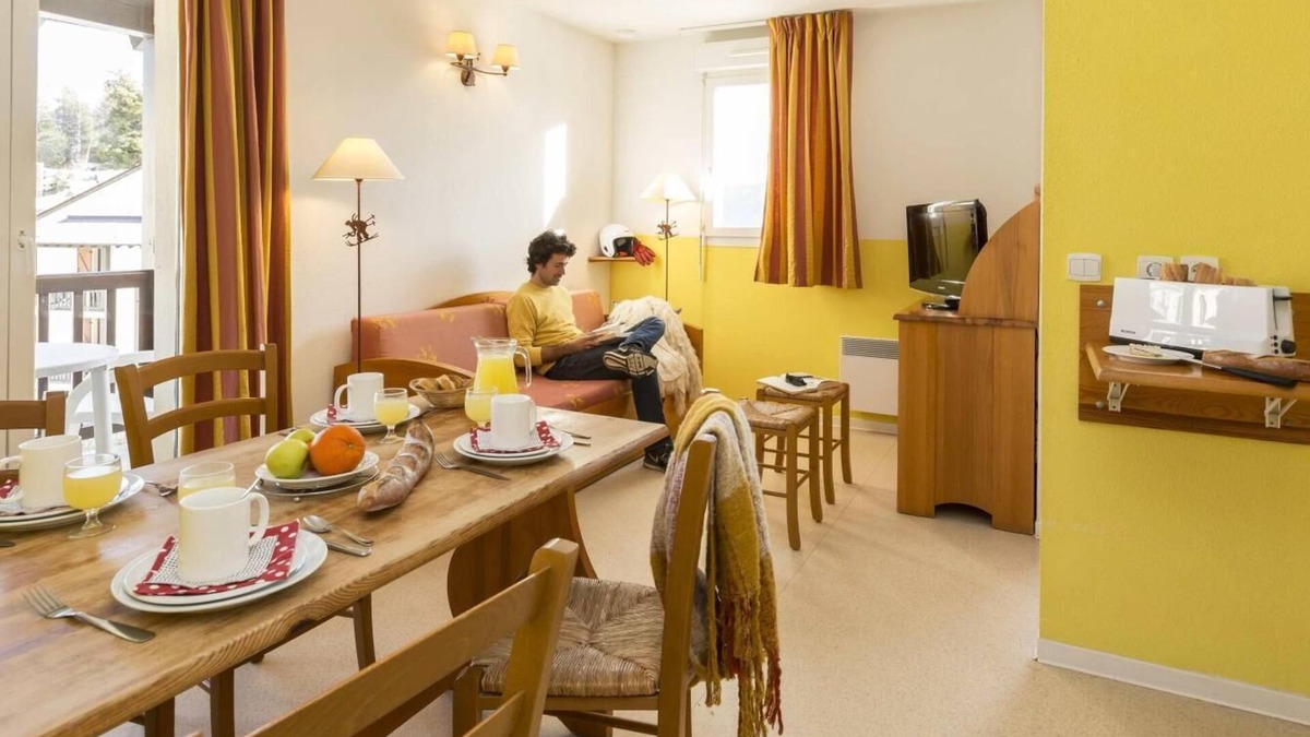 Font-Romeu-Odeillo-Via Apartment | Wifi, swimming pool, terrace, balcony, parking, tv, ski locker, 26-30m², Font Romeu