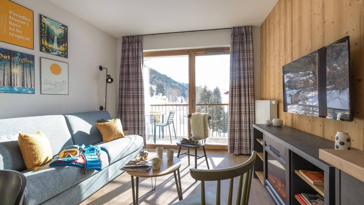 La Salle-les-Alpes Apartment | Wifi, swimming pool, sauna, hammam, terrace, balcony, ski locker, 35-40m², Serre Chevalier